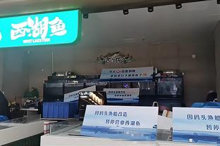 搞科研是吧？图片报：纳帅在训练时就演练了哈弗茨踢左后卫